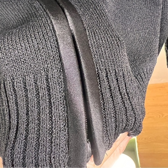 ST.JOHN ESSENTIALS for Nordstrom Black Zipper Front Santana Knit Sweater. Large - Picture 3 of 7